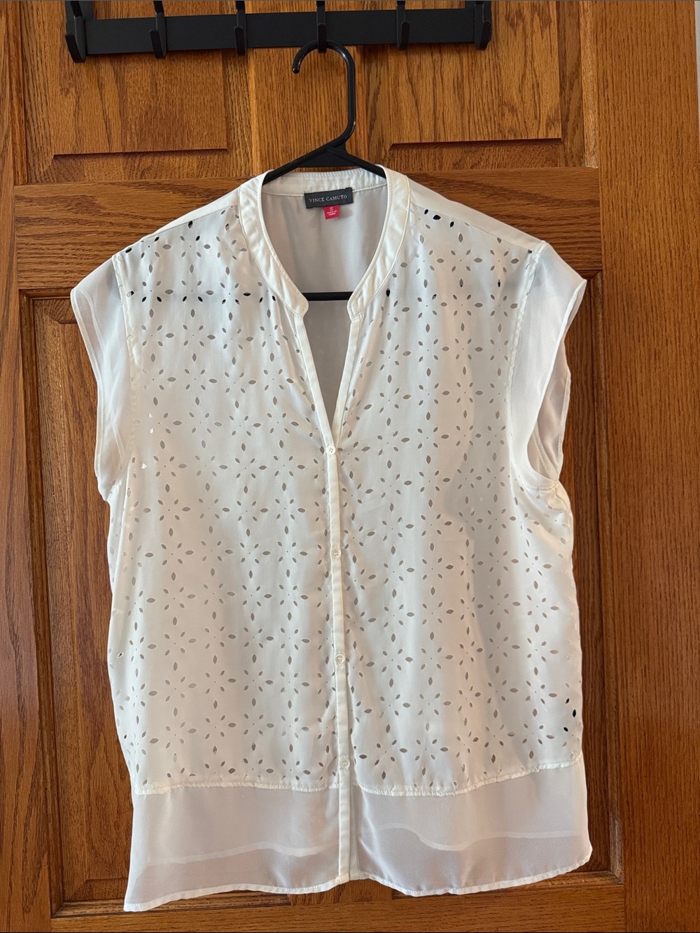 Vince Camuto White Eyelet Button-Front Cap Sleeve Blouse